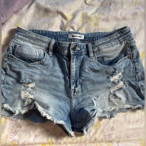 Like new Vigoss Women's Distressed Denim Shorts mid rise sz 29